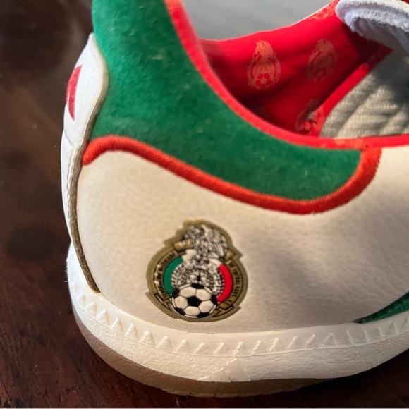 Vintage 2008 Adidas Soccer Shoes - Picture 2 of 4